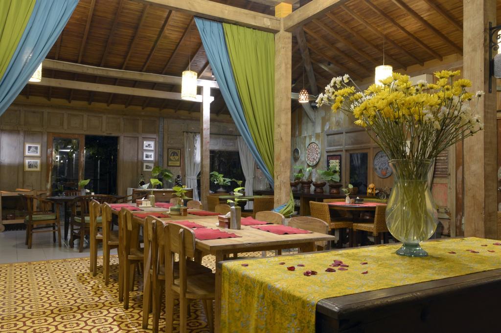 Rumah Batu Boutique Hotel Solo Buitenkant foto