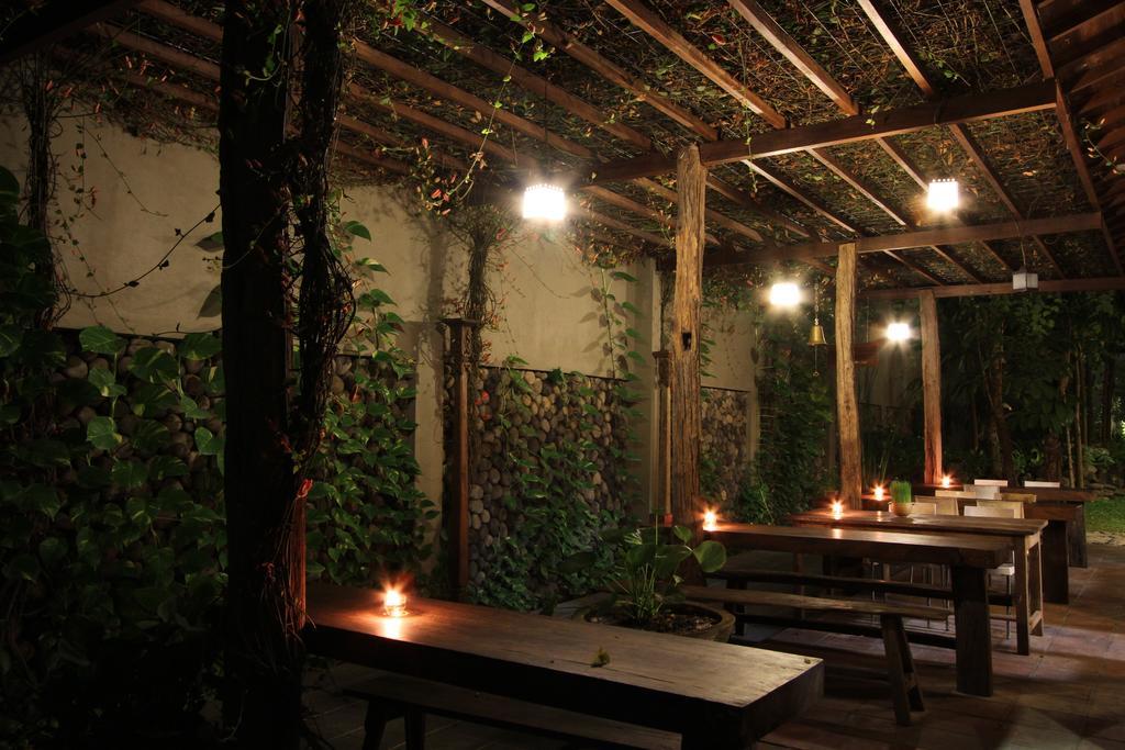 Rumah Batu Boutique Hotel Solo Buitenkant foto